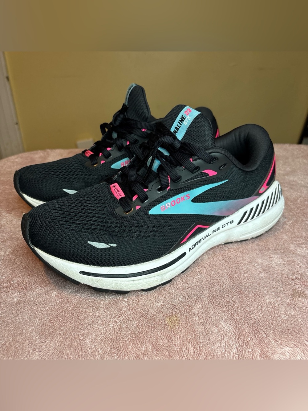 Brooks Adrenaline GTS 23 GTX Womens Size 9 B Black/Knockout Pink/Aqua Shoes